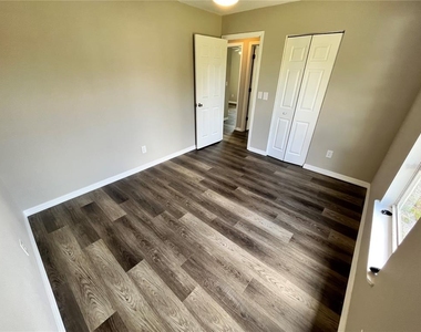 1494 Courtland Boulevard - Photo Thumbnail 17