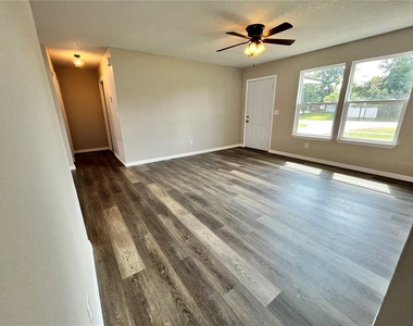1494 Courtland Boulevard - Photo Thumbnail 2
