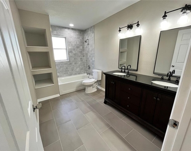 1494 Courtland Boulevard - Photo Thumbnail 18