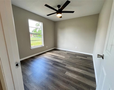 1494 Courtland Boulevard - Photo Thumbnail 16