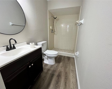 1494 Courtland Boulevard - Photo Thumbnail 11