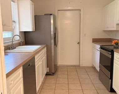 1320 Hartley Avenue - Photo Thumbnail 6