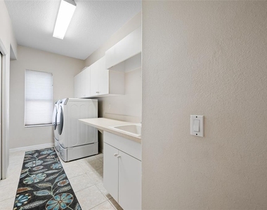 10675 Park Place Drive - Photo Thumbnail 32