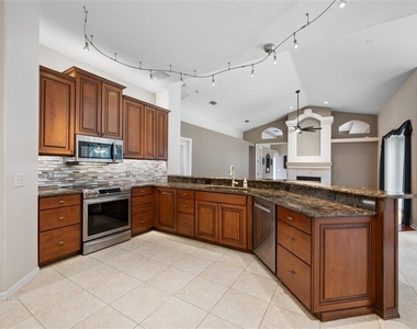 10675 Park Place Drive - Photo Thumbnail 15