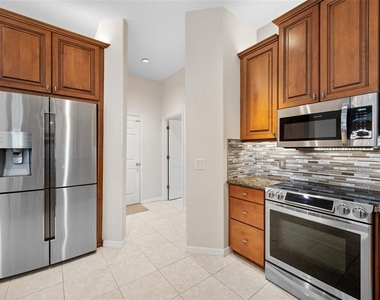 10675 Park Place Drive - Photo Thumbnail 14