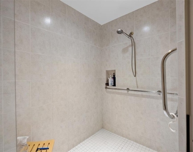100 Beach Drive Ne - Photo Thumbnail 40