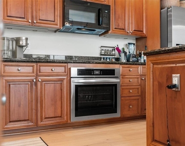 100 Beach Drive Ne - Photo Thumbnail 19