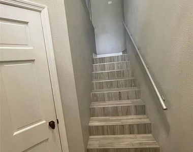 1450 Mahogany Lane - Photo Thumbnail 12