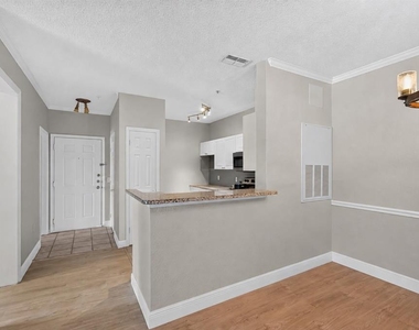 18001 Richmond Place Drive - Photo Thumbnail 6