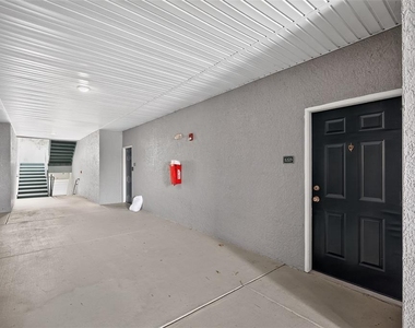 18001 Richmond Place Drive - Photo Thumbnail 21
