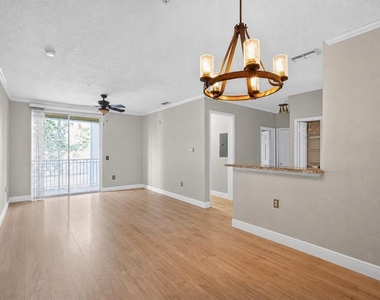18001 Richmond Place Drive - Photo Thumbnail 7