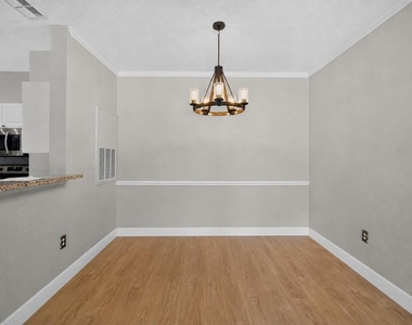 18001 Richmond Place Drive - Photo Thumbnail 12
