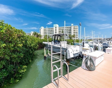 7963 Sailboat Key Boulevard S - Photo Thumbnail 39