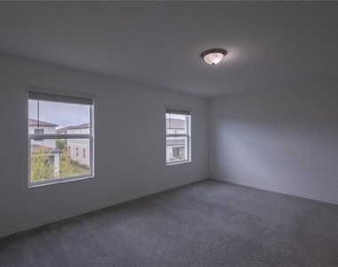 2626 Sunray Venus Way - Photo Thumbnail 20