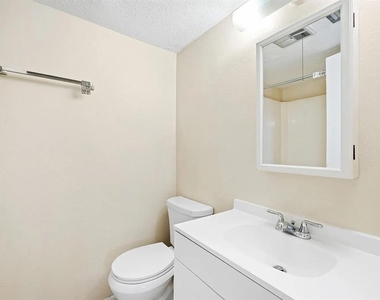 2525 W Bay Drive - Photo Thumbnail 10