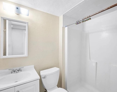 2525 W Bay Drive - Photo Thumbnail 11