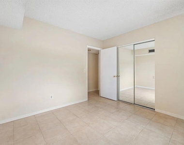 2525 W Bay Drive - Photo Thumbnail 15