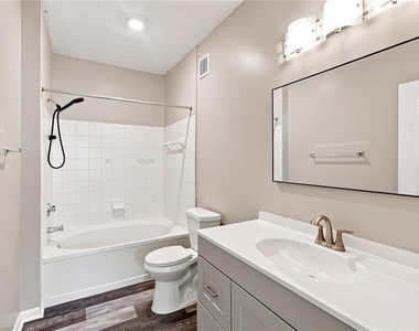 10467 Villa View Circle - Photo Thumbnail 7