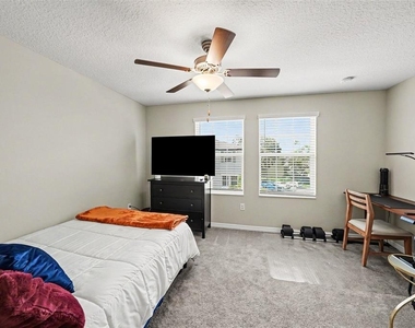 4524 Tuscan Loon Drive - Photo Thumbnail 12