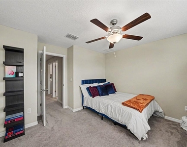 4524 Tuscan Loon Drive - Photo Thumbnail 13