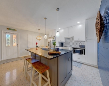 121 46th Avenue - Photo Thumbnail 10