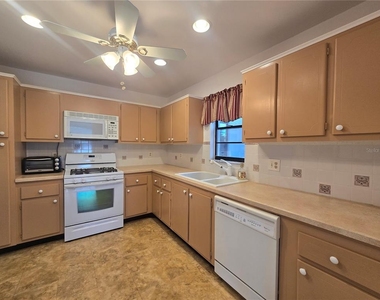 7941 58th Avenue N - Photo Thumbnail 27