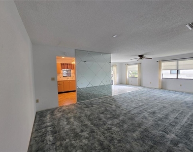 7941 58th Avenue N - Photo Thumbnail 11