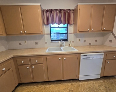 7941 58th Avenue N - Photo Thumbnail 32
