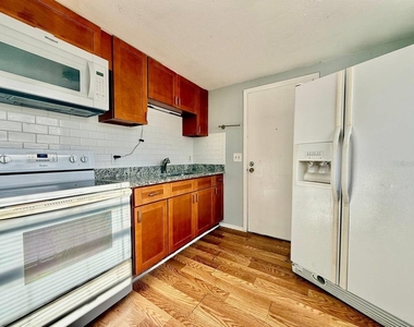 9406 Eastfield Road - Photo Thumbnail 6