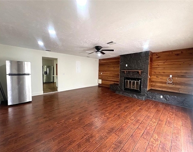 4614 E Seneca Avenue - Photo Thumbnail 12