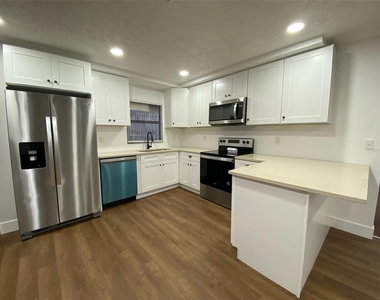 4614 E Seneca Avenue - Photo Thumbnail 7