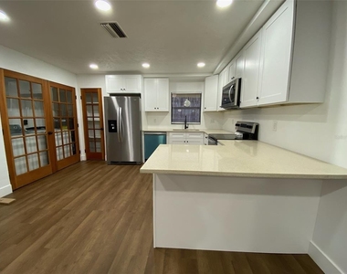 4614 E Seneca Avenue - Photo Thumbnail 6