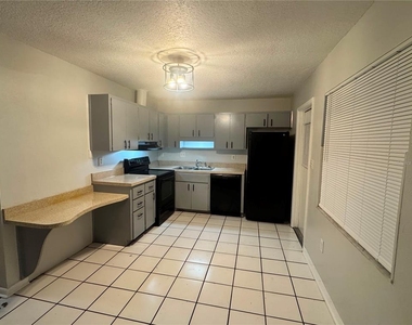 2896 Meadow Lake Avenue - Photo Thumbnail 10