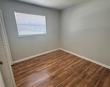 2896 Meadow Lake Avenue - Photo Thumbnail 8