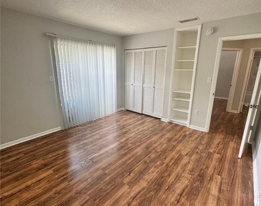 2896 Meadow Lake Avenue - Photo Thumbnail 6