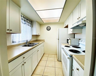 2003 Greenbriar Boulevard - Photo Thumbnail 4