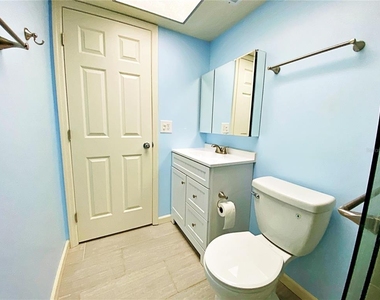 2003 Greenbriar Boulevard - Photo Thumbnail 5