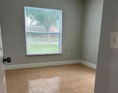 706 Bryon Court - Photo Thumbnail 3