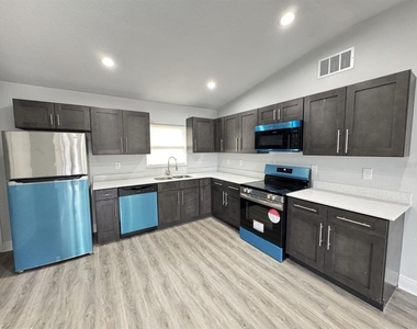 399 Quentin Avenue Nw - Photo Thumbnail 2