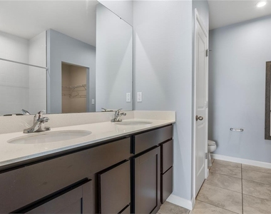 1582 Finnigan Circle - Photo Thumbnail 18