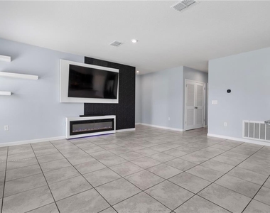 1582 Finnigan Circle - Photo Thumbnail 5