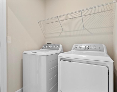 1582 Finnigan Circle - Photo Thumbnail 12