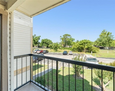 1932 Lake Atriums Circle - Photo Thumbnail 13