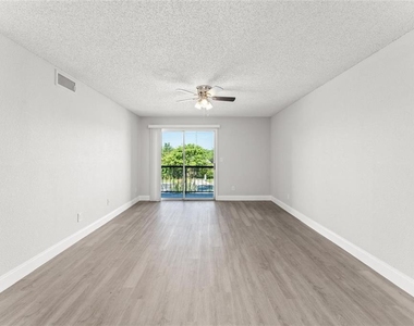 1932 Lake Atriums Circle - Photo Thumbnail 2