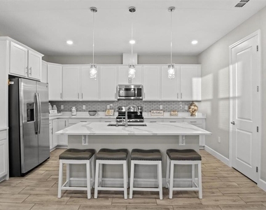 1804 Vista View Drive - Photo Thumbnail 2