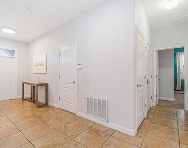 1433 Thunderbird Road - Photo Thumbnail 13