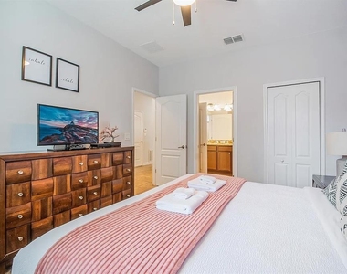 1433 Thunderbird Road - Photo Thumbnail 4