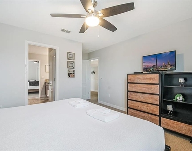 1433 Thunderbird Road - Photo Thumbnail 46
