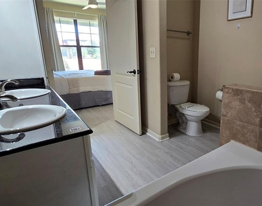 912 Charo Parkway - Photo Thumbnail 8