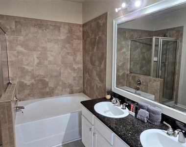 912 Charo Parkway - Photo Thumbnail 10